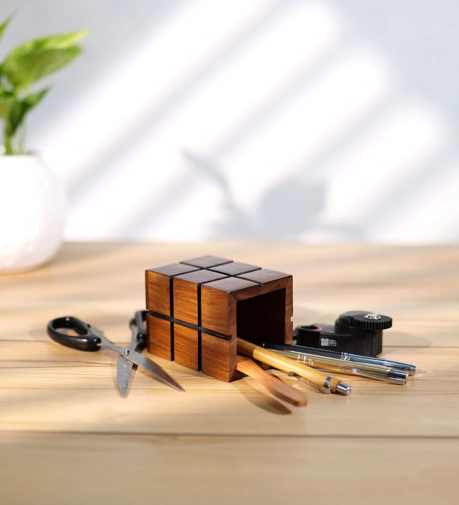 Jarvis Pen Holder