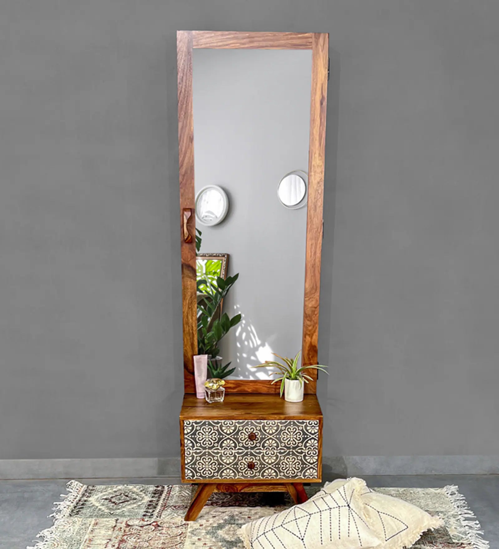 Loft Dresser