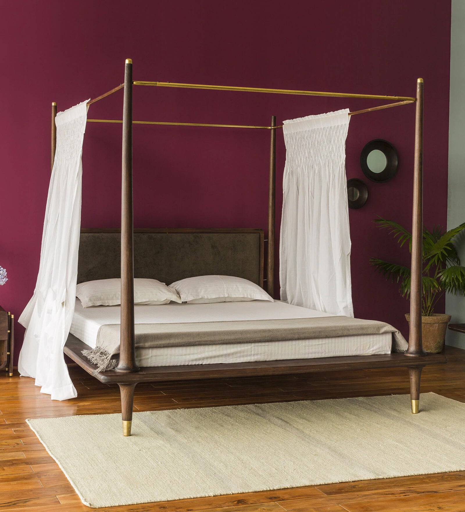 Trace Poster Queen Bed