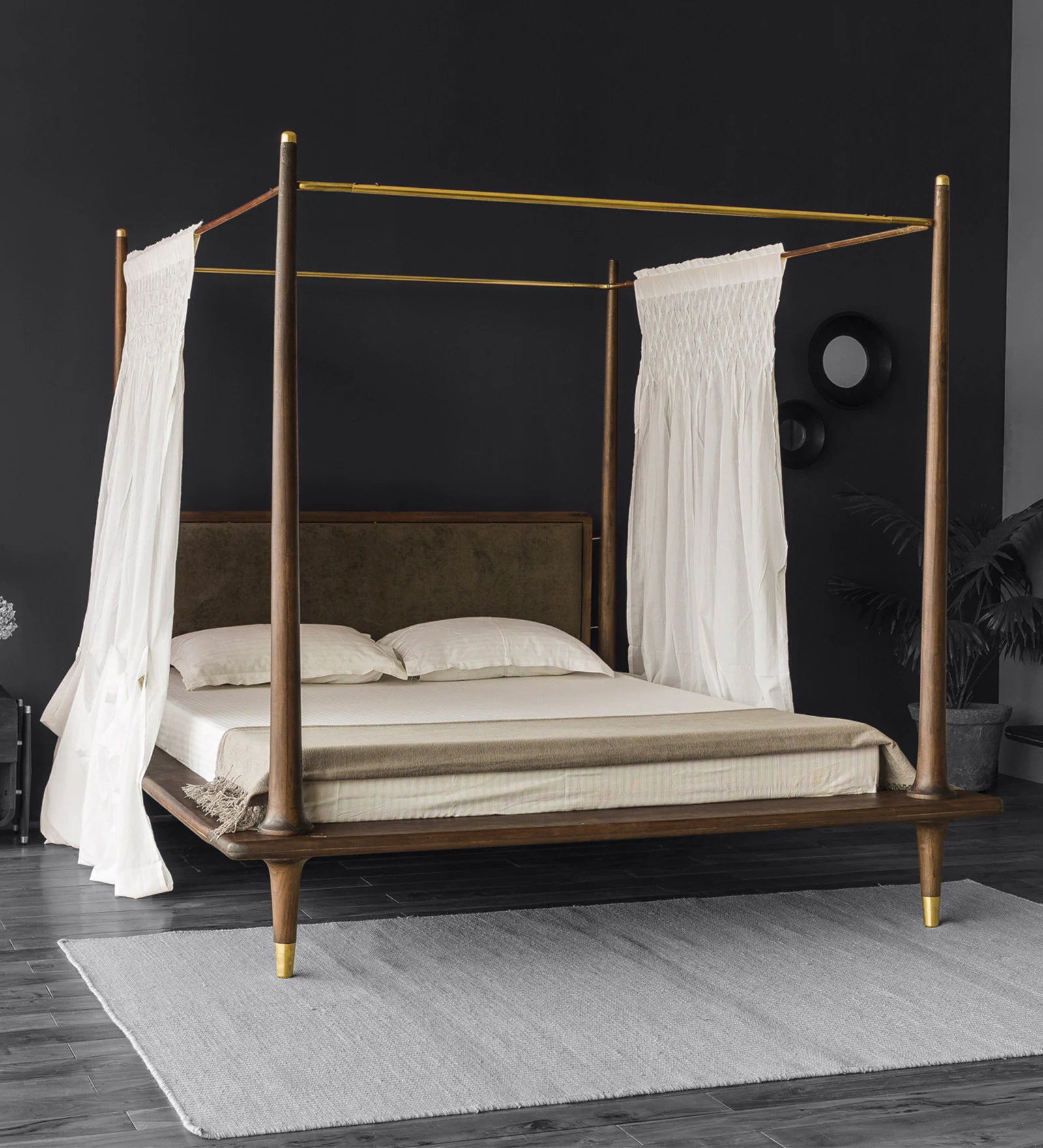Trace Poster Queen Bed